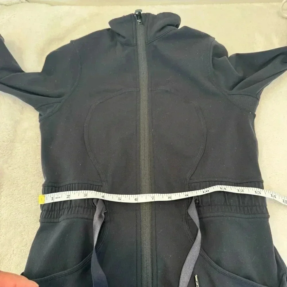 Lululemon womwens jacket size 4